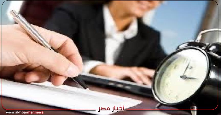 *بداية تطبيق قانون العمل الجديد غدًا.. تعرف على ساعات العمل والإجازات وحقوقك كاملة*