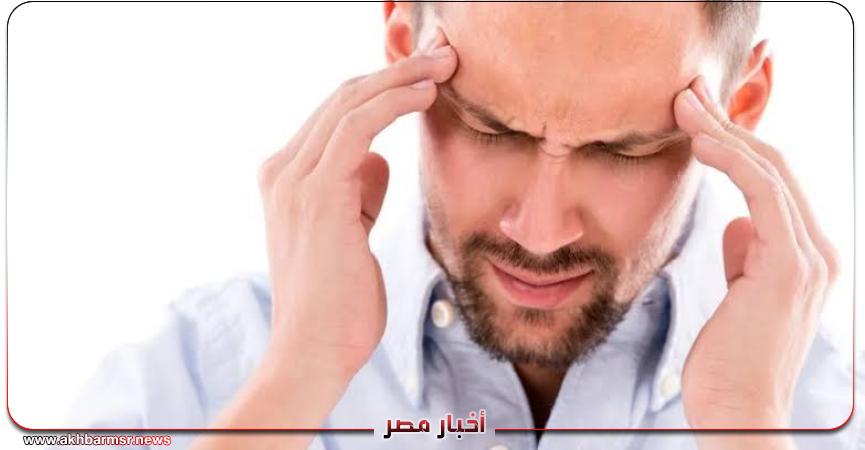 صداع الشاشات.. هل الضوء الأزرق هو المتهم الحقيقي أم مجرد شماعة؟