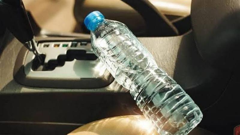 هل تشرب من زجاجة مياه نسيتها في سيارتك؟ إليك الكارثة التي لا تتوقعها