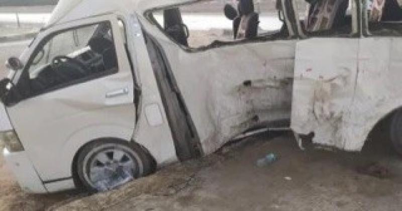 إصابة 11 شخصا إثر انقلاب سيارة ميكروباص بطريق بلبيس - العاشر