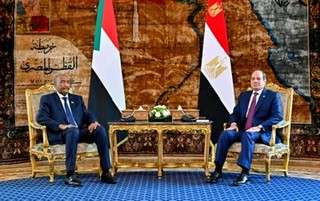 رئيس مجلس السيادة السودانى يعرب للرئيس السيسى عن تقديره لدعم مصر المتواصل