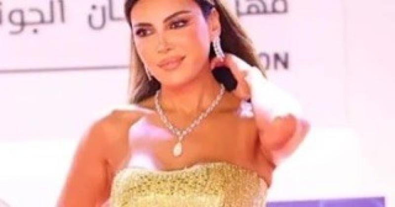 الفساتين البراقة موضة شتاء 2026.. نجمات الجونة يتألقن بستايلات مبهجة