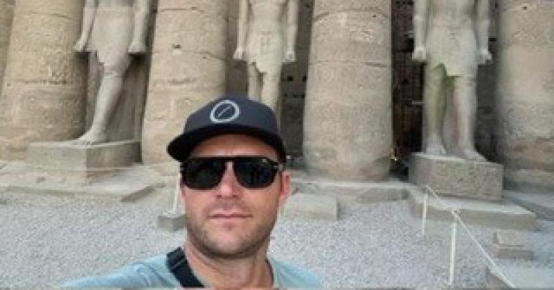 سكوت إيستوود يروج للسياحة فى مصر بصور من زيارته للأقصر