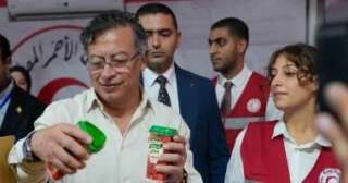 رئيس كولومبيا يشارك فى تعبئة المساعدات المصرية المقدمة لقطاع غزة. رئيس كولومبيا يشارك فى تعبئة المساعدات المصرية المقدمة لقطاع غزة.