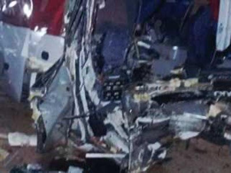 تصادم أتوبيس سياحي وتريلا بالبحر الأحمر يسفر عن مصرع شخصين وإصابة 36 بينهم أجانب.