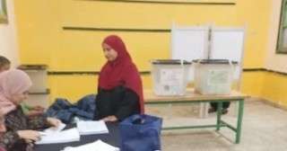 أجيال بتسلم أجيال.. حضور لافت لكبار السن أمام اللجان الانتخابية بالوراق