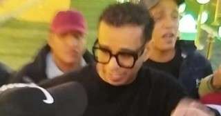 محمود الليثى باكيا من عزاء إسماعيل الليثى: مع السلامة يا طيب