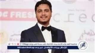 ‎بإطلالة أنيقة.. عمر رياض يخطف الأضواء في افتتاح مهرجان القاهرة السينمائي.