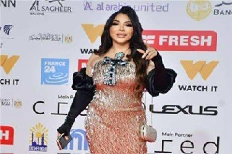 إطلالة فرعونية راقية.. غادة إبراهيم تتألق بفستان ذهبي في مهرجان القاهرة