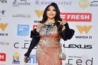 إطلالة فرعونية راقية.. غادة إبراهيم تتألق بفستان ذهبي في مهرجان القاهرة