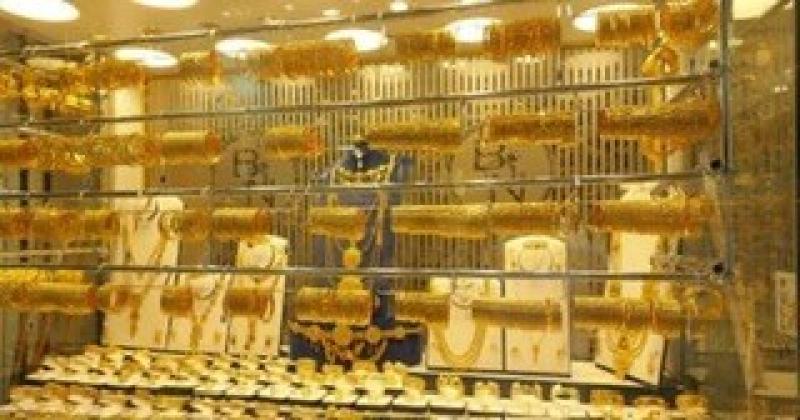 انخفاض طفيف لذهب عيار 21 مع تراجع الأونصة عالميًا