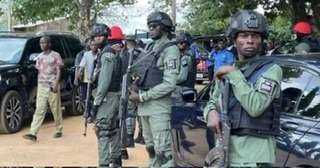 هجوم مسلح على مدرسة ثانوية في نيجيريا واختطاف 25 طالبة هجوم مسلح على مدرسة ثانوية في نيجيريا واختطاف 25 طالبة