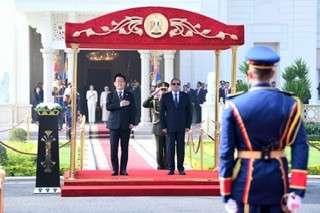 الرئيس عبد الفتاح السيسي  والسيدة انتصار السيسي قرينة السيد الرئيس، اليوم، الرئيس يستقبلا ”لي جاي ميونغ” رئيس جمهورية كوريا والسيدة قرينته.