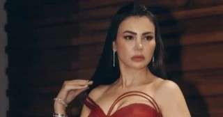 دينا فؤاد تتألق على إنستجرام بإطلالة لافتة باللون الأحمر.. صور