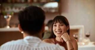 قواعد إتيكيت مهمة فى أول خروجة عشاء بعد الخطوبة.. تبدأ من الاستعدادات