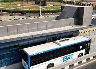 مصدر مسؤول يوضح ملابسات حادث اصطدام تريلا بحاجز محطة الأتوبيس الترددي.