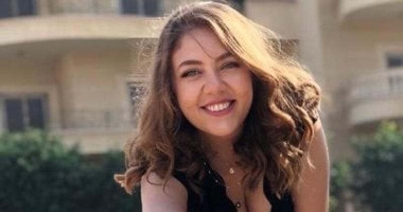 “تعرّضت فنانات لمشكلات بسبب التجميل؛ رحمة حسن تعاني من الصلع، وميسرة أصيبت بتسمم بعد تجميل خدها، ونوال الزغبي نادمة على خضوعها لعملية تجميل.”