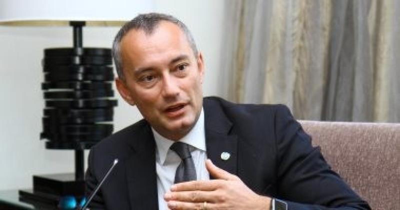 إليك صياغة جديدة للجملة:  يديعوت أحرونوت تكشف عن مرشح بديل لتوني بلير لتولي رئاسة مجلس السلام في غزة.  إذا تريد نسخة أكثر تفصيلاً أو أكثر تشويقًا، أخبرني.