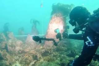 جدار حجري تحت البحر يكشف عن حضارة عمرها 7 آلاف عام قبالة... جدار حجري تحت البحر يكشف عن حضارة عمرها 7 آلاف عام قبالة فرنسا