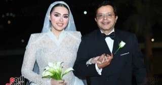 دموع وفرحة وغناء.. أحمد السقا يشعل حفل زفاف ابنة محمد هنيدي بالطبلة دموع وفرحة وغناء.. أحمد السقا يشعل حفل زفاف ابنة محمد هنيدي بالطبلة