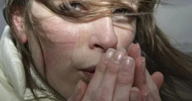 برودة الأطراف في البرد.. عادية أم تنذر بحالة مرضية؟