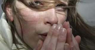 برودة الأطراف في البرد.. عادية أم تنذر بحالة مرضية؟