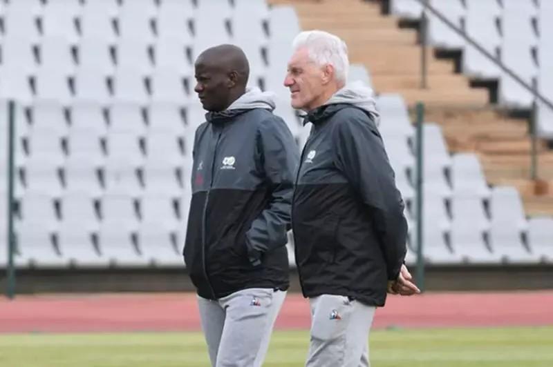 مدرب جنوب أفريقيا يؤكد: المنتخبات الكبيرة تعلمت من أخطاء الماضي.. ولا نضع أنفسنا ضمن المرشحين للقب