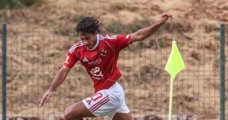 محمد هاني يعتذر للاعبي منتخب الفراعنة بعد الطرد أمام جنوب أفريقيا