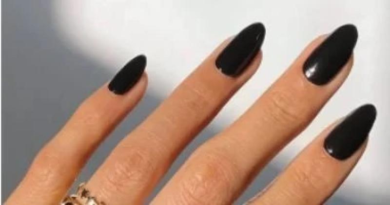 6 ألوان أظافر تريندى فى شتاء 2026.. الأزرق بدرجاته والبرجندى الأبرز