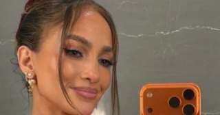 صورة جديدة لـ جينيفر لوبيز تُشعل الجدل وتُقسّم جمهورها فى موسم عيد الميلاد