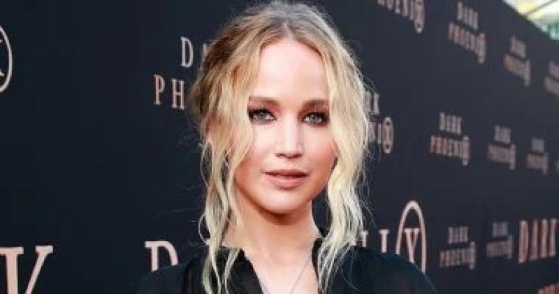 جينيفر لورانس تكشف عن ندمها بشأن تقديم أفكار إبداعية للمشاهير