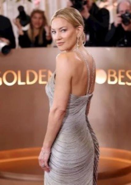 أجمل إطلالات الظهر المكشوف من نجوم جولدن جلوب 2026 — صور لا تفوّتك