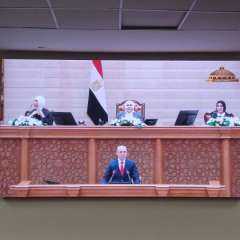 لأول مرة في تاريخه، يفتتح مجلس النواب الجديد جلسته برئاسة ثلاث نائبات. لأول مرة في تاريخه، يفتتح مجلس النواب الجديد جلسته برئاسة ثلاث نائبات.