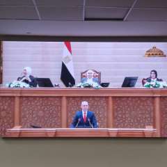 لأول مرة في تاريخه، يفتتح مجلس النواب الجديد جلسته برئاسة ثلاث نائبات. لأول مرة في تاريخه، يفتتح مجلس النواب الجديد جلسته برئاسة ثلاث نائبات.