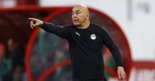 حسام حسن يعطى تعليمات للاعبى المنتخب قبل تسديد ركلات الترجيح أمام نيجيريا