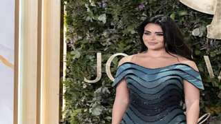 أسماء جلال تتألق بفستان جذاب وتسرق الأنظار في حفل Joy Awards.
