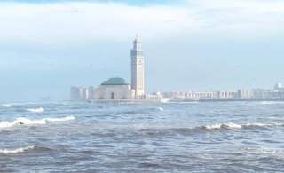 مسجد الحسن الثاني.. محراب المغرب العائم فوق مياه المحيط.