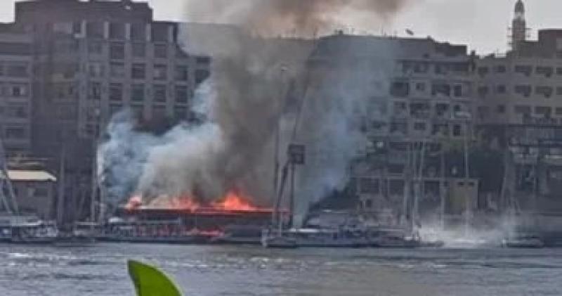 حريق ضخم يلتهم مطعمًا على كورنيش أسوان ويثير حالة من الذعر.