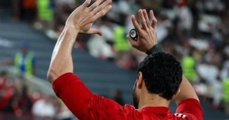 وليد صلاح الدين يتدخل لاحتواء غضب محمد الشناوي اعتراضًا على قرار توروب في الأهلي.