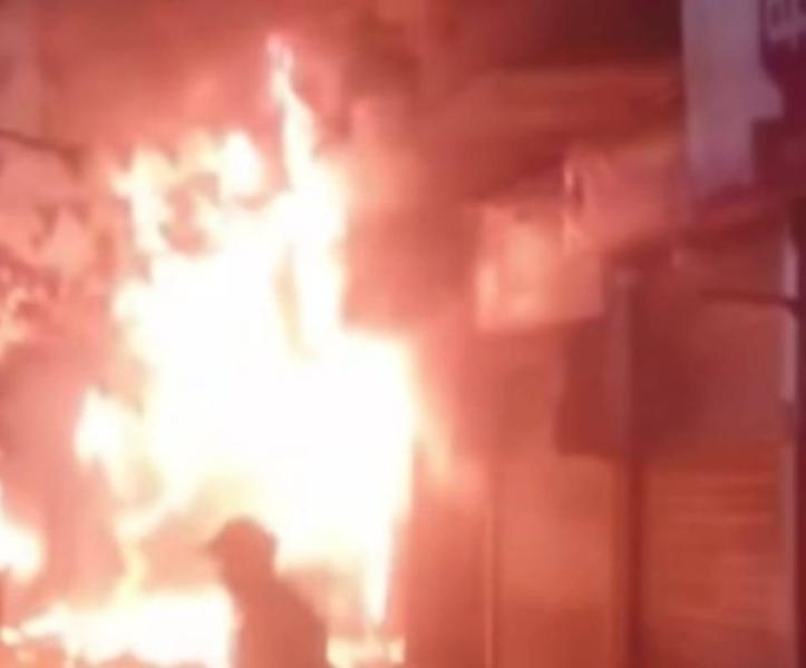 حريق مفاجئ يحول مخبزًا في منوف لرماد.. وإصابة صاحبه وتضرر 9 أكشاك (القصة الكاملة)