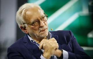 تصاعدت الأزمة بين ديفيد و فيكتوريا بيكهام وابنهما بروكلين خلال الأسابيع الماضية، بعد منشور اتهم فيه والديه بمحاولة تخريب علاقته بزوجته نيكولا بيلتز والسيطرة على الروايات الإعلامية الخاصة بالعائلة