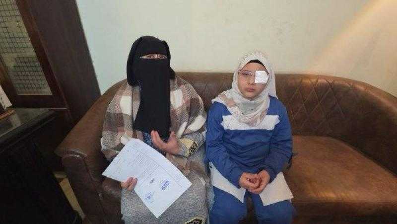 جارها حدفها بقالب طوب .. مأساة طفلة بالمحلة فقدت الرؤية بعينها اليسري.. الأسرة تناشد الداخلية بضبط المتهم
