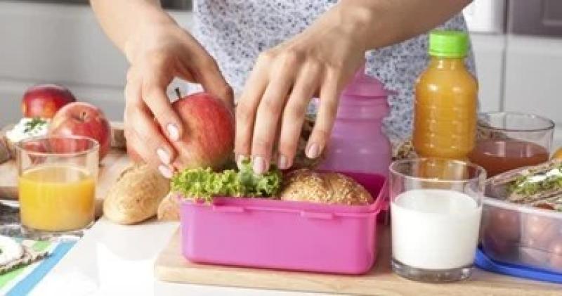 للأمهات.. مكونات اللانش بوكس الصحىى للأطفال فى المدرسة وفقًا للخبراء