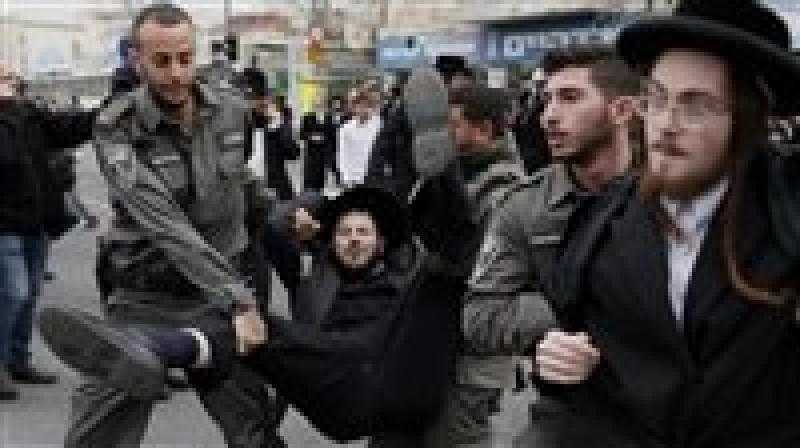 عاجل- مواجهات عنيفة في تل أبيب بعد احتجاجات الحريديم على قانون التجنيد الإجباري