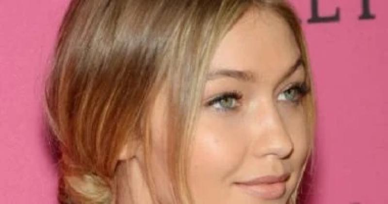 4 تسريحات مميزة لـ جيجى حديد لإطلالة ساحرة فى عيد الحب