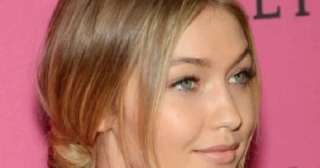 4 تسريحات مميزة لـ جيجى حديد لإطلالة ساحرة فى عيد الحب