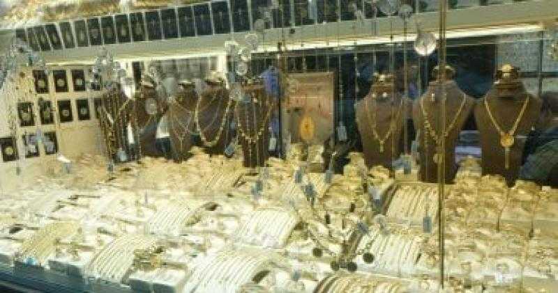 بمناسبة الفلانتين.. طرح مشغولات ذهبية بأوزان خفيفة فى سوق الصاغة بمصر