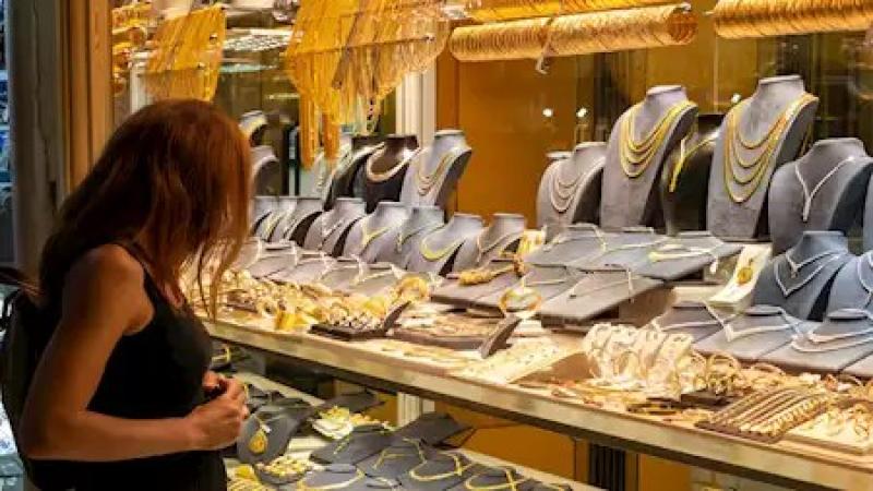 سعر الذهب اليوم في مصر ينخفض ببداية تعاملات الأربعاء