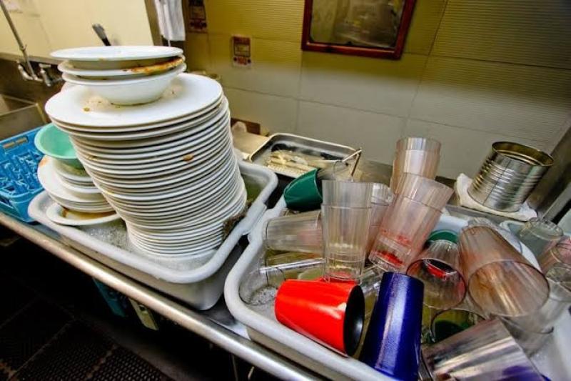 7 خطوات تريحكِ من «مواعين رمضان»: جرّبي الليمون والملح ولا تضعِي الأكواب مع الصحون الدهنية