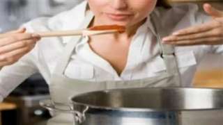 منها حكم تذوق الطعام.. 4 أحكام تهم المرأة في رمضان